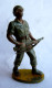 Figurine Guilbert ARMEE MODERNE SOLDAT FUSIL DEVANT A LA CEINTURE 1 60's Pas Starlux Clairet Cyrnos, - Militaires