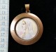 Medaille Religieuse, De Landeau, Profil Vierge Marie Sur Celluloid Et Monture Laiton, 1950 Env - Religion & Esotérisme