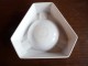 CENDRIER -   MIO ICE CREAM-   Blanc , Triangulaire: Côté: 14,5cm, Ht: 4 Cm , S.e.v.n. Otten Plastic, Bxl - Aschenbecher