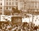 Croatie. Zagreb. Place Du Ban Jelacic, Un Jour De Marché. Statue équestre De Josip Jelacic. Café J. Meinl. 1928 - Croatie