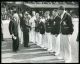 PRESS PHOTO KING GEORGE VI MEETING CRICKET UMPIRES TICH FREEMAN OVAL 1946 - Berühmtheiten