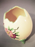 Delcampe - OEUF EN CERAMIQUE PERLAM + Bouquet Fleur Faïence Poule Vase - Eggs