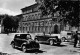 06517 "LUCCA - PIAZZA NAPOLEONE" ANIMATA, AUTO ANNI '40 .  CART. ILL. ORIG. SPEDITAB 1952. - Lucca