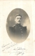 CARTE PHOTO  JUIILLET 1914 SOLDAT AVEC LE CHIFFRE 9 SUR LE COL - Regiments