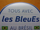 Magnet Football Voiture Volkswagen Les Bleues Au Brésil Foot Coupe Du Monde - Sports