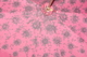 Delcampe - PARAPLUIE OMBRELLE Ancien à Volants Doublé Intérieur Rose à Fleurs Noires Années 70 - Umbrellas, Parasols