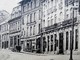 Cpa 54 LONGWY  Anime   Rue De Metz     Top Commerces, SOCIETE GENERALE WWII ( On Mange Des Choux Navets) - Longwy