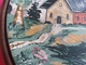 196 - Assiette En Bois Peint - Décor D'une église à La Montagne - Signée Dupouy - Popular Art