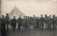 Carte-Photo - Militaires Anglais - En Cantonnement Avec Des Visiteurs - Guerra 1914-18