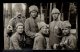 ALLEMAGNE - CARTE PHOTO - Groupes De Prisonniers Russes - Infirmiers - Tampon Cachet Geprüft Kommandantur Wahn Lager 10 - Guerre 1914-18