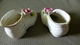 Delcampe - PAIRES DE SOULIERS MINIATURES 8cm Porcelaine à Décor De ROSE En Relief - Non Signé - Autres & Non Classés