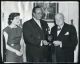 1956 PRESS PHOTO WINSTON CHURCHILL VARIETY CLUB INTERNATIONAL SOLID GOLD HEART - Famous People