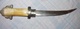 ANCIEN GRAND COUTEAU POIGNARD DECORE MANCHE EN CORNE   BON ETAT - Armi Bianche