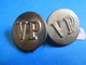 2 Boutons Anciens à Monogramme  "VP"/ Doré / Boutons De Livrée/Fabricant? /Début XXème Siècle BOUT54 - Boutons