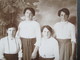 AK / Echtfoto 1915 Familie / 4 Geschwister. Junge Frauen. Zwillinge??!! Lange Röcke. Hall Schwäbisch - Personnages