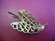 BROCHE FEUILLE Vigne ? 47 Mm - Broschen