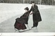 Patinage - Couple Sur Patins - Monsieur Pousse Madame Sur Un Fauteuil - Carte N° 3 Dos Simple Non Circulée - Winter Sports