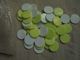 Ancien - Sachet De Jetons Plastique Bicolore Jaune/Blanc - Jouets Anciens