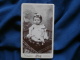 Photo CDV Duc Jeune à Grenoble - Bébé Avec Hochet à La Main Vers 1895 L324 - Antiche (ante 1900)