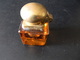 ENCRIER EN VERRE ET LAITON BOUCHON DECOLLE 4 X 4 X 6 CM POIDS 176 GR - Inkwells