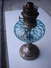 UNE ANCIENNE LAMPE A PETROLE BLEUE - Luminaires & Lustres