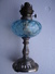 UNE ANCIENNE LAMPE A PETROLE BLEUE - Luminaires & Lustres