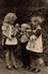 Photo Originale Jeu & Jouet - Rendez-Vous D'Adorables Gamines Avec Leurs Poupées & Baigneurs De Toutes Matières 1950 - Gegenstände