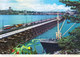 SINGAPORE - COLOUR PICTURE POST CARD - JOHN HINDE LIMITED - THE CAUSEWAY, THE LINK BETWEEN SINGAPORE AND MALAYSIA - Singapore