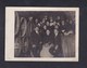 Photo Originale Guerre 1914-1918 Groupe De Personnes à L'abri Dans Une Cave Pdt Bombardement Par Bertha Tonneaux Vin - Guerre, Militaire