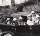 Groupe De Touristes Dans Voiture Decapotable A La Campagne Chauffeur Ancienne Photo 1930 - Cars