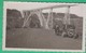 15 - Photo De 1933 - Viaduc De Garabit (Cantal) Un Homme Et Un Jeune Garçon Devant Une Voiture (automobile) - Places