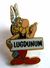 RARE PIN'S Corner Coinderoux ASTERIX AVEC UN PANNEAU LUGDUNUM Tour Doré - Pins