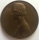 Médaille Bronze. Majesté Astrid. Reine De Grace Et De Bonté. G. Deveese. 1934-1935. 75 Mm - 140gr - Royaux / De Noblesse