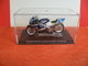 MOTO 1/24 > Suzuki GSX R - J.M Bayle - S. Gimbert - N. Dussauge (sous Vitrine) - Motos