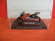 MOTO 1/24 > Honda RC 211 V Valentino Rossi 2002 (sous Vitrine) - Moto