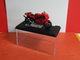 MOTO 1/24 > Yamaha YZR M1 Max Biaggi 2002 (sous Vitrine) - Motorcycles