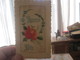 Vintage Superbe Carte Postale De France Ancienne Brodée à La Main Une Belle Rose Et Des Bleuets Une Bonne Fête Des Mères - Bestickt