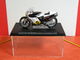 MOTO 1/24 > Suzuki RGB 500 Marco Lucchinelli 1981 (sous Vitrine) - Motos