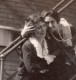 USA 2 Femmes Amies Prenant La Pose Escalier 5 Anciennes Photos Amateur 1920 - Other & Unclassified