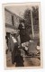 USA Homme Fort Et Femme Debout Sur Une Automobile Ancienne Photo Amateur 1920 - Cars