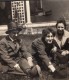 USA Portrait 2 Femmes 1 Homme Portant Des Chapeaux 2 Anciennes Photos Amateur 1920 - Other & Unclassified