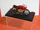 MOTO 1/24 > MV Agusta 500 Giacomo Agostini 1967 (sous Vitrine) - Moto