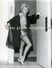 NU FEMININ Vers 1950  GRANDE Photo 24 X 18 Cm - Pin-Ups