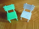 Ancien - Petit Lot De 2 Chaises En Plastique Pour Maison De Poupées - Toy Memorabilia