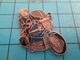 Pin912c  Pin's Pins / Rare Et De Belle Qualité MOTOS / MOTO GENDARMERIE EN LEGER RELIEF Par BALLARD - Motos