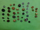 Lot De  Boutons - Armoirie A Identifier -militaria-jais Ou Verre Avec Decor Etc.... - Boutons