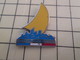 Pin0217  Pin's Pins / Rare , Belle Qualité BATEAUX / VOILE VOILIER ECOLE FRANCAISE DE VOILE Par DECAT PARIS - Barcos