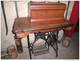 TRES BELLE MACHINE A COUDRE ANCIENNE PIED FONTE COMPLETE - Other & Unclassified