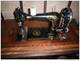 TRES BELLE MACHINE A COUDRE ANCIENNE PIED FONTE COMPLETE - Other & Unclassified