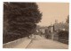 Groupe D'Enfants Dans Une Rue De Village Anglais Ancienne Photo 1900 - Anciennes (Av. 1900)